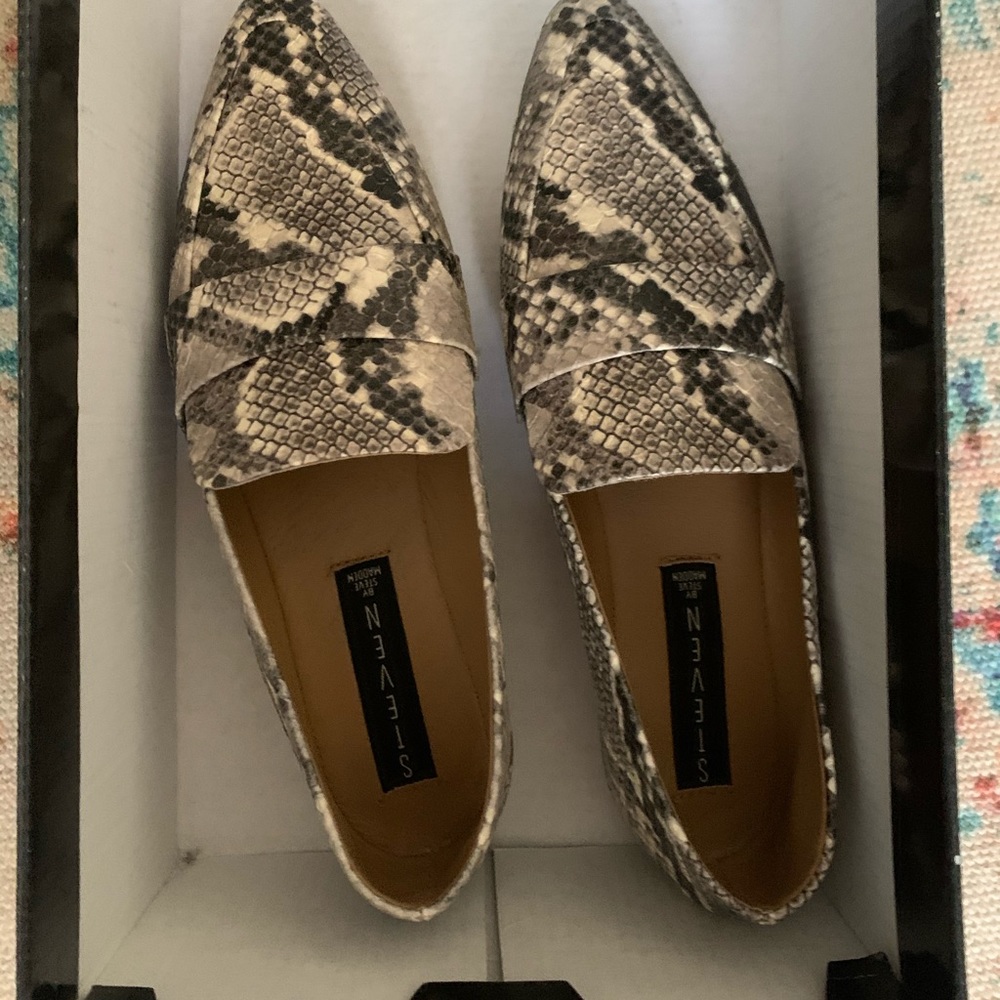 Steve Madden snake flats BRAND NEW